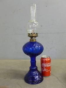 lot 6 image: Vintage Oil Lamp