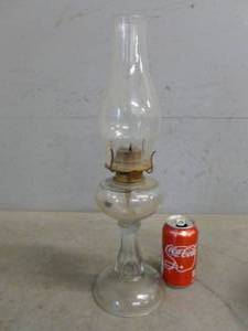 lot 8 image: Vintage Oil Lamp