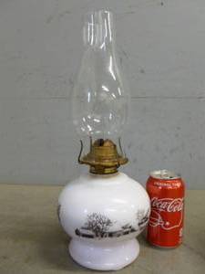 lot 9 image: Vintage Oil Lamp