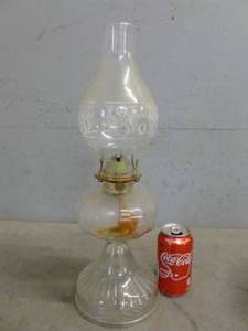 lot 10 image: Vintage Oil Lamp