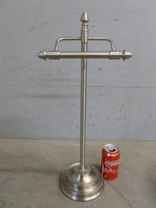 lot 13 image: Toilet Paper Stand