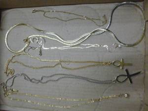 lot 16 image: Jewelry
