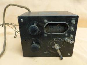 lot 36 image: Vintage Radio