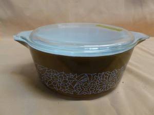 lot 41 image: Vintage Pyrex