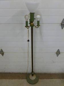 lot 57 image: Vintage Floor Lamp