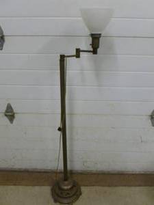 lot 58 image: Vintage Floor Lamp