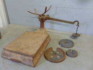 lot 60 image: Antique Scale