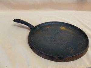 lot 74 image: Vintage Cast Iron Pan