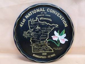 lot 81 image: Vintage Serving Tray