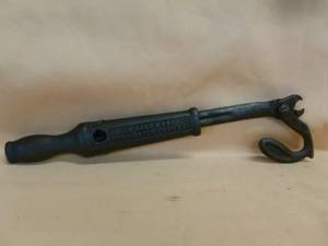 lot 120 image: Antique Nail Puller