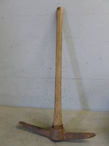 lot 171 image: Antique Tool