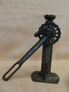 lot 186 image: Antique Model T Jack