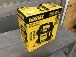 DEWALT 1400 Peak Amp Jump Starter with Digital Compressor