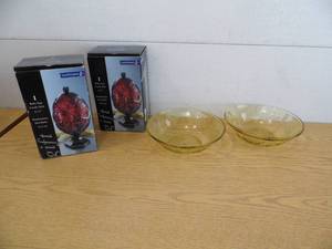 lot 2 image: Lot of 2 Depression Glass Bowls - Candy Dishes