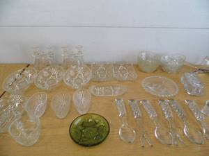 lot 19 image: Glassware w Tote