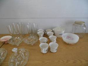 lot 23 image: Glassware - FireKing - Jar
