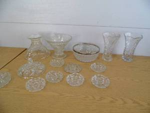 lot 24 image: Glassware