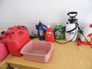 lot 78 image: Sprayers - Gas Can