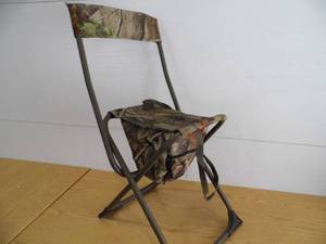 lot 83 image: Hunting Stool