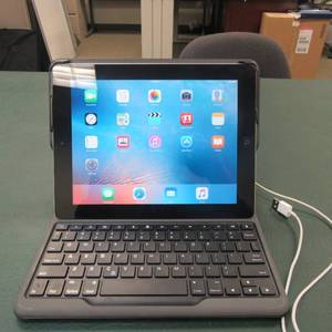 Apple IPAD wcase & keyboard