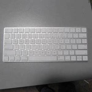 Apple Wireless Keyboard Newer Version takes lightning charger (internal battary)