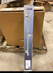 lot 8 image: Shower slide bar