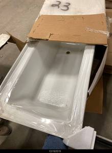 lot 22 image: Kohler Fiberglas Alcove Bath Tub
