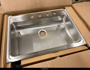 lot 33 image: Elkay Kitchen Sink
