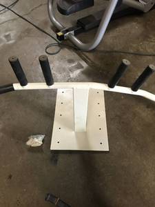 Wall mount pull up bar