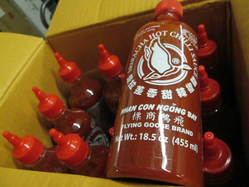 12 x 455 ml bottles Tuong ot Sriracha hot chili sauce dated 7-2018
