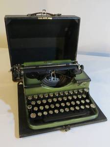 Vintage Royal Typewritter