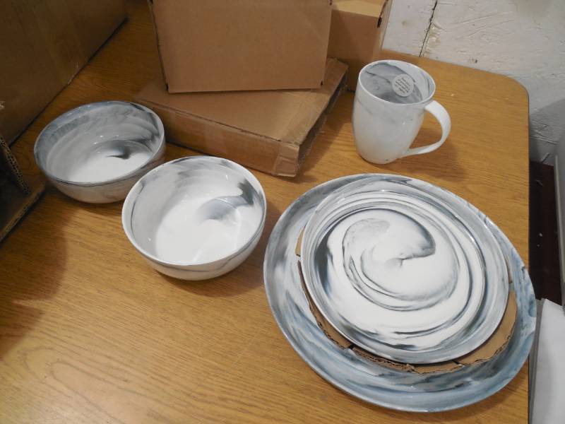 lot 104 image: 16 Piece Marbleized Porcelain Dinnerware Set TealWhite Artisanal Kitchen Supply