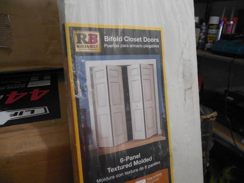 lot 73 image: 24 BI-FOLD CLOSET DOOR