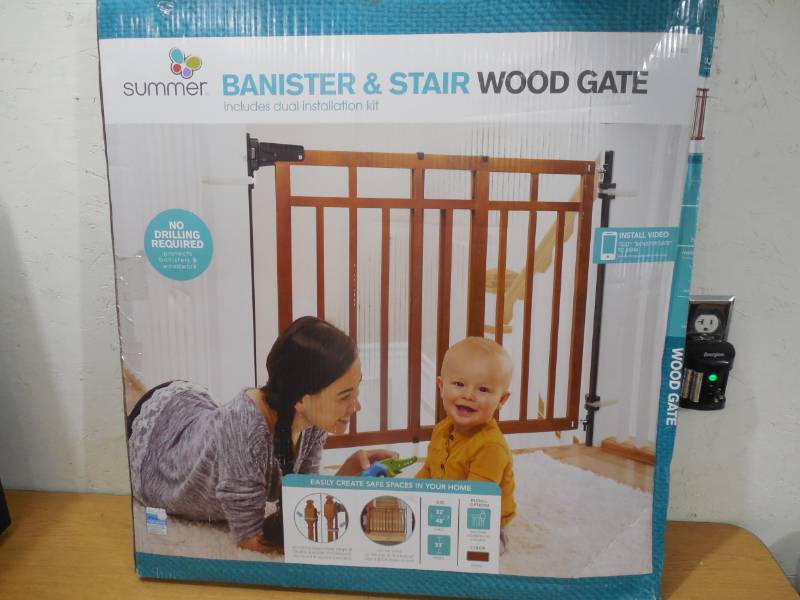 Summer Infant Banister And Stair Gate With Dual Installation Kit