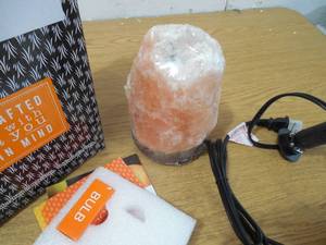 lot 98 image: Natural Himalayan Pink Salt Lamp with Bulb & Cord
