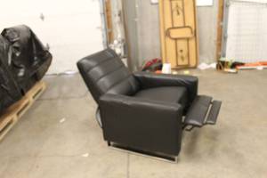 lot F7 image: BLACK LEATHER RECLINING CLUB CHAIR