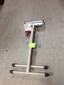 HDX 43 in. Steel Roller Stand with Edge Guide in good condition