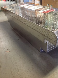 Husky 61.86 Diamond Plate Aluminum Low Profile Crossbed Truck Tool Box in good conditions