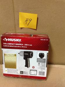 lot 49 image: Husky 250 ft.lbs. 38 In. Impact Wrench in good condition