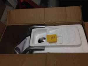 lot 83 image: Husky 8G 150 PSI Hotdog Air Compressor in very good condition