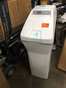 lot 121 image: GE 30,000 Grain Water Softener
