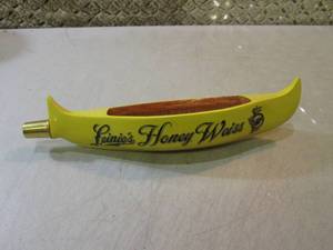 lot 8 image: Leinies Honey Weiss Beer Tap Handl...