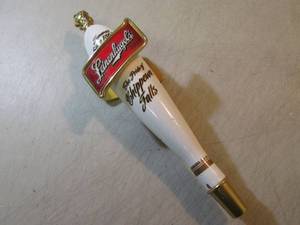 lot 19 image: Leinenkugels Original  Beer Tap Ha...