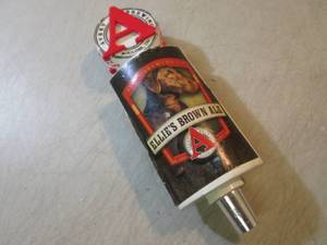 lot 32 image: Avery Brewing Ellies Brown Ale Bee...