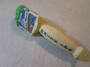lot 46 image: Blue Moon White IPA Beer Tap Handle...