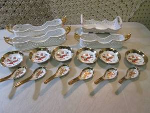 lot 92 image: Assorted Porcelain Decor  EW4...