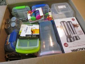 lot 115 image: Box Full of Assorted Kitchen Gadget...