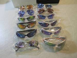 lot 127 image: 12 Pairs of Sunglasses Assorted Sty...