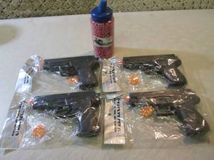 lot 129 image: 4 Airsoft Guns with Bottle of 2000 ...