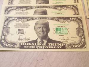 lot 135 image: 10 Trump One Billion Dollar Bills N...
